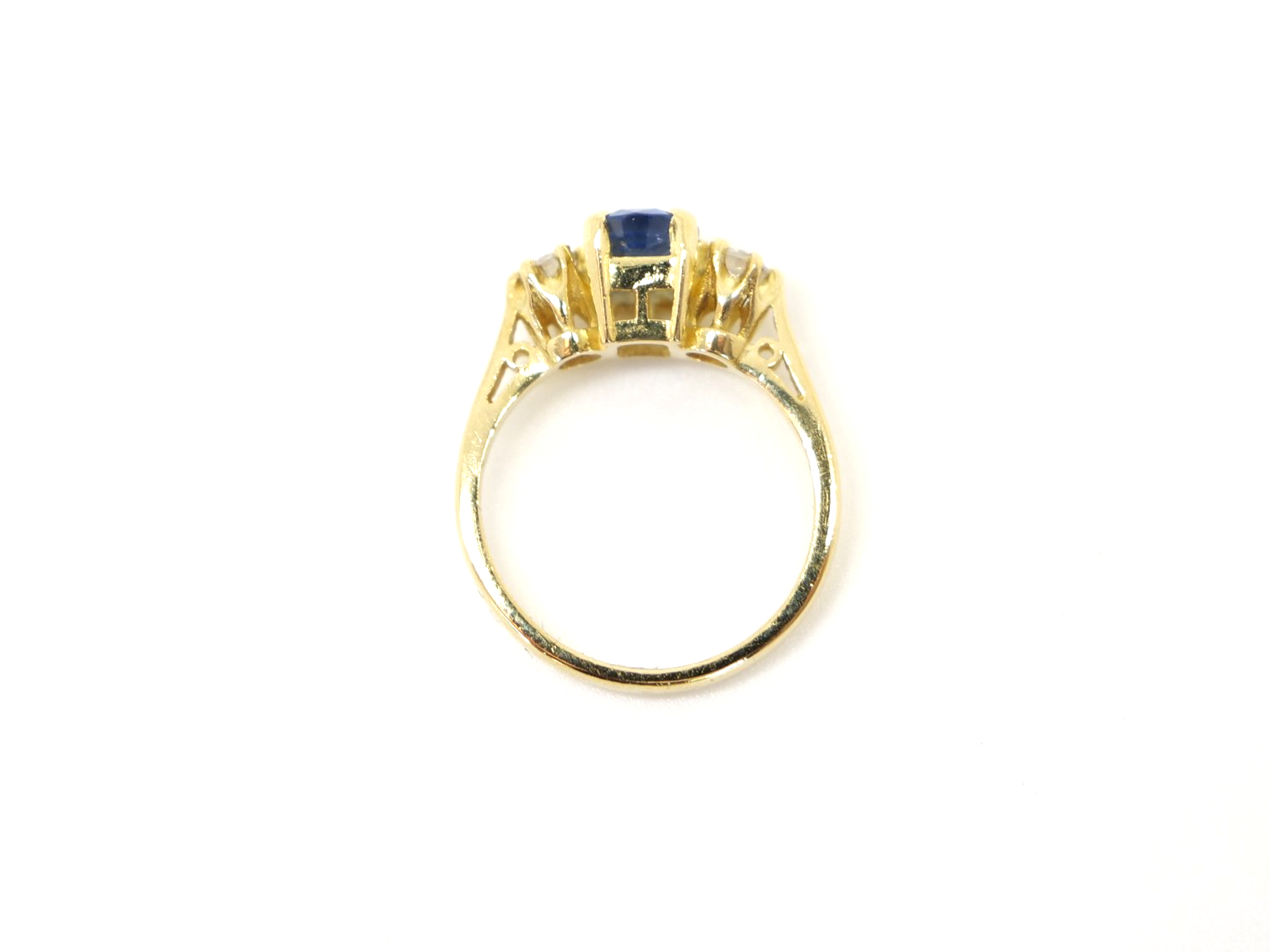 Lovely vintage 18ct gold sapphire and diamond trilogy ring, set with a 1ct oval cut emerald and with a brilliant cut diamond to each side.