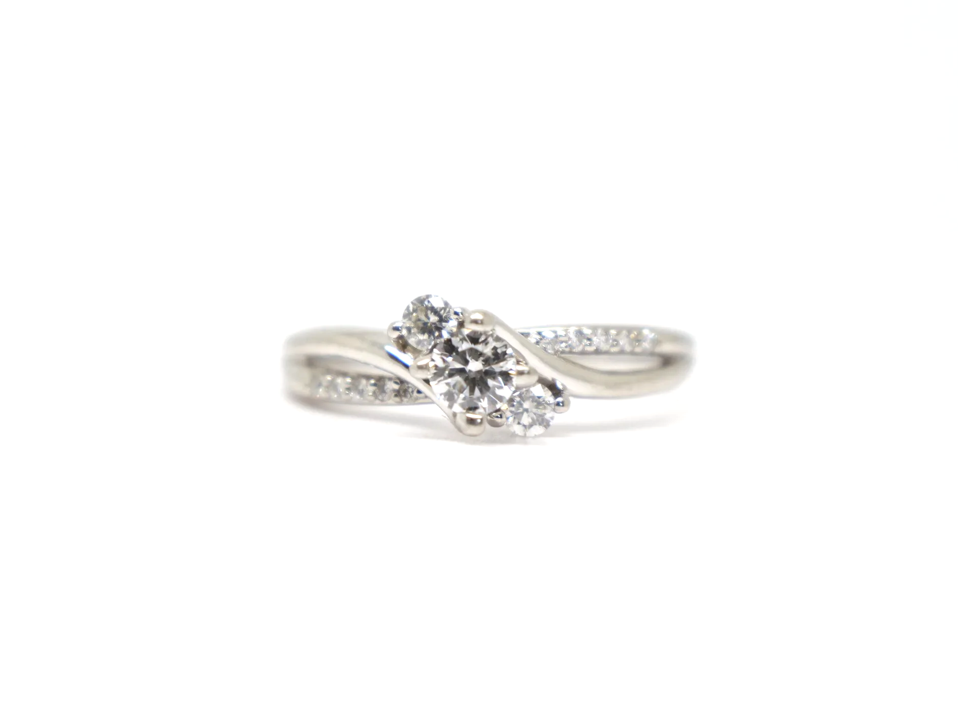 platinum diamond three-stone twist ring