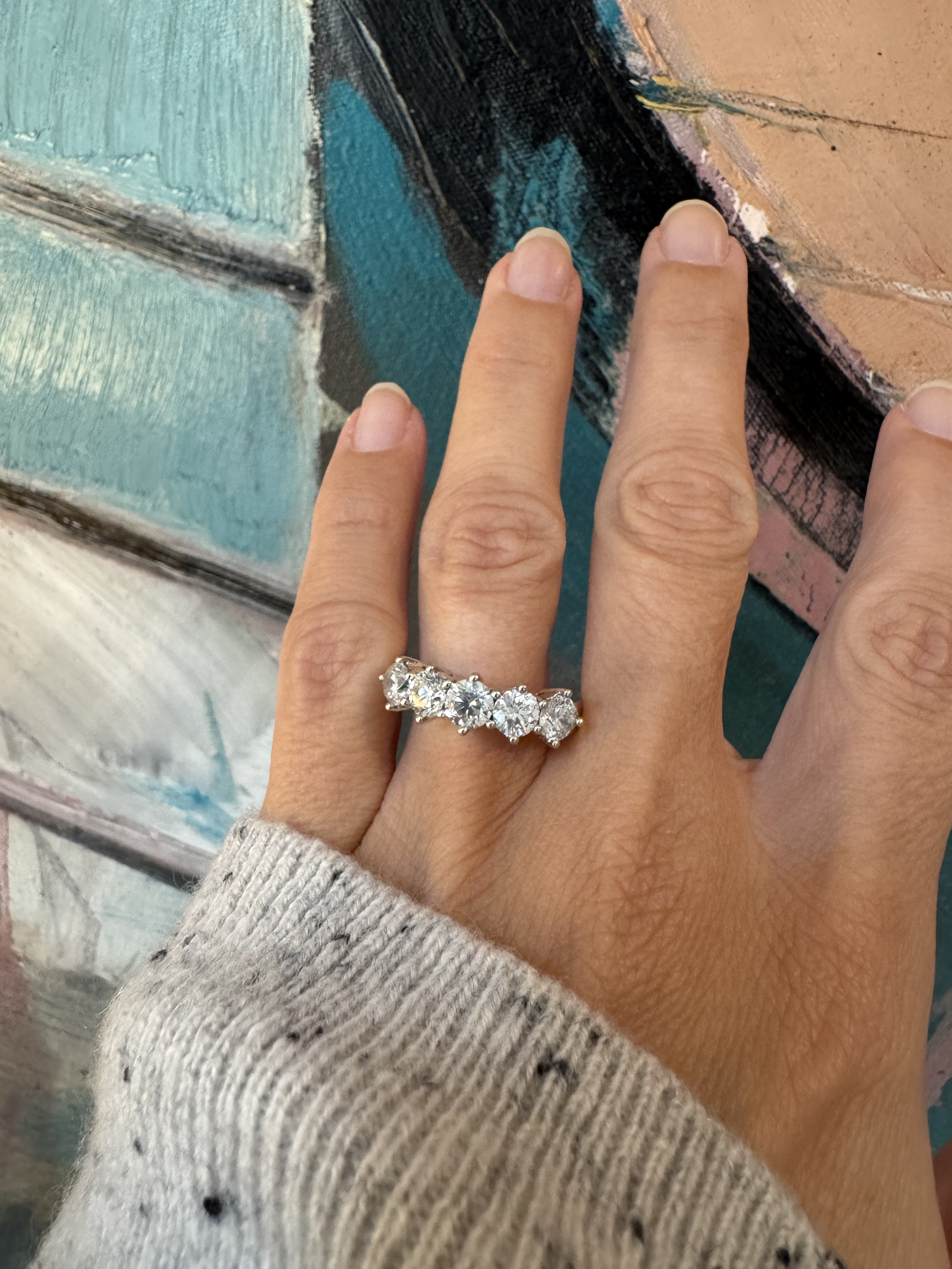 Stunning vintage 18ct gold diamond five stone ring, set with five slightly graduated brilliant cut diamonds with an approximate diamond weight of 2.38ct.