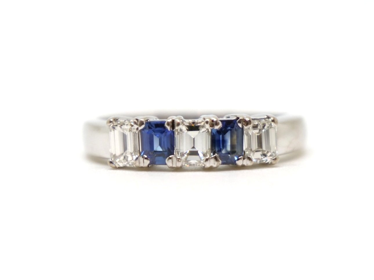 Lovely quality ring in 18ct white gold, set with three baguette cut diamonds and two straight cut sapphires