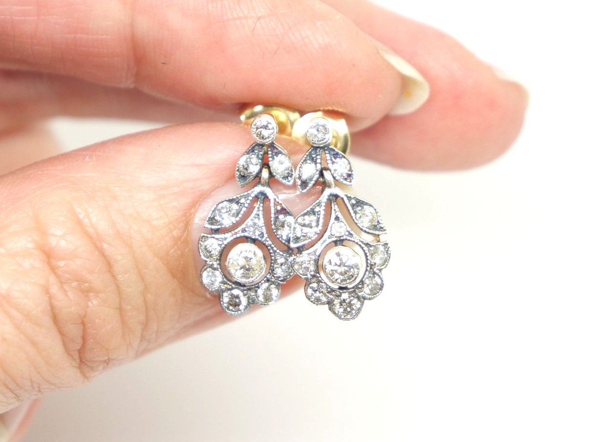 Lovely vintage style drop earrings in 18ct gold with approximately 1ct diamonds (diamonds set in silver). With 18ct gold butterfly backs.