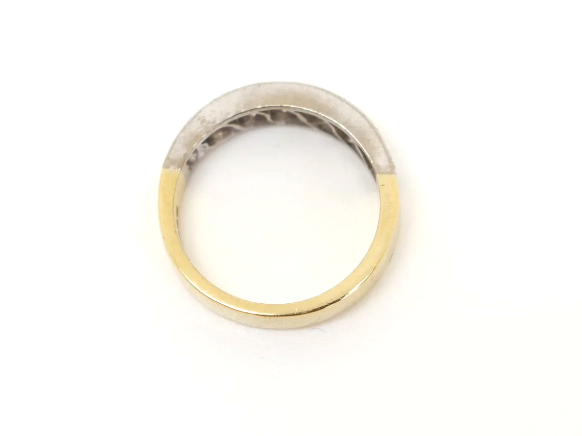 Beautiful vintage 18ct gold diamond half eternity ring, set with seven lovely diamonds with an approximate total weight of 0.75ct.