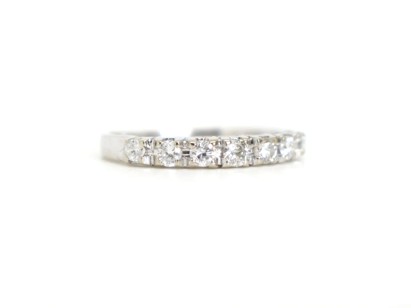 18ct white gold diamond half eternity ring, row of round brilliant cut diamonds, UK size L