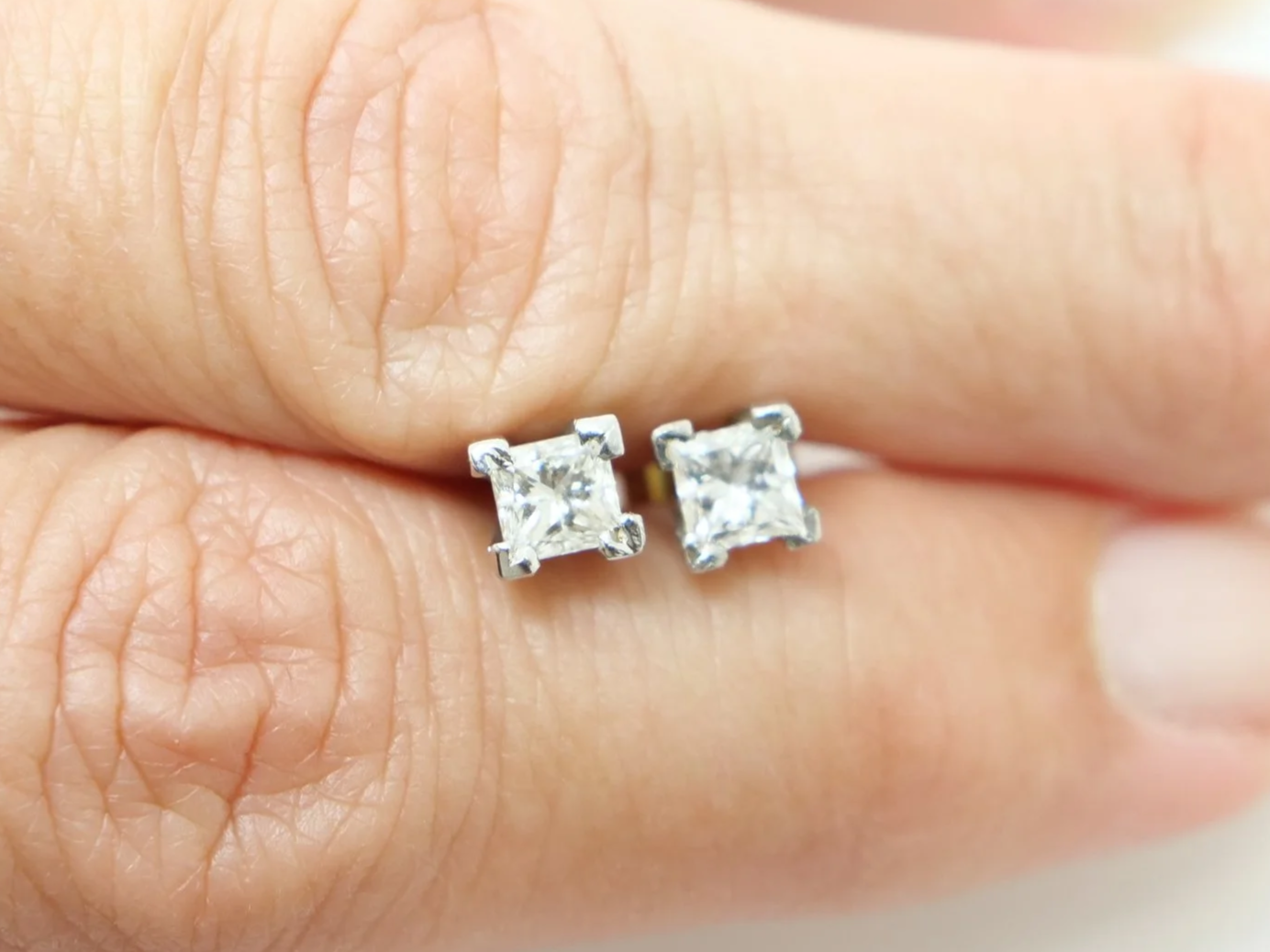 Super 18ct gold princess cut diamond stud earrings, each approximately 0.45ct (0.9ct total). With 18ct gold butterfly backs.