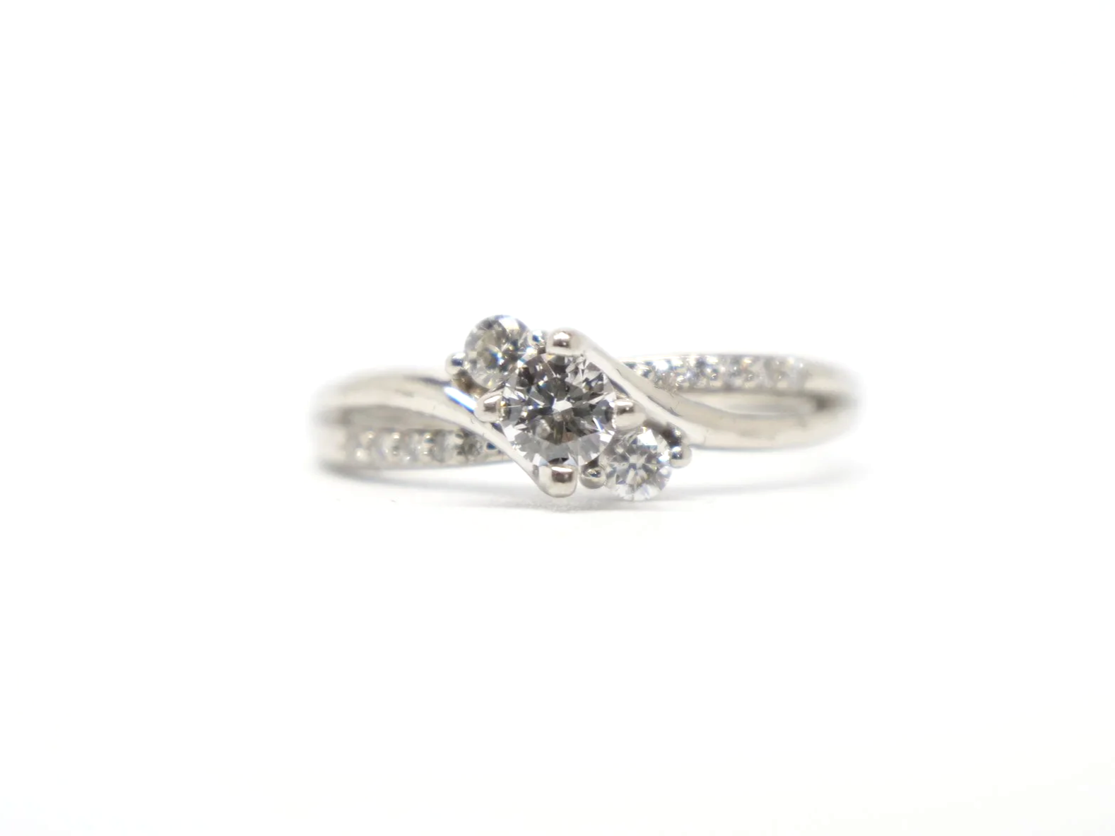 platinum diamond three-stone twist ring