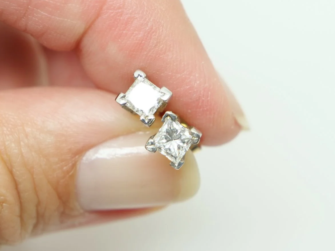Super 18ct gold princess cut diamond stud earrings, each approximately 0.45ct (0.9ct total). With 18ct gold butterfly backs.