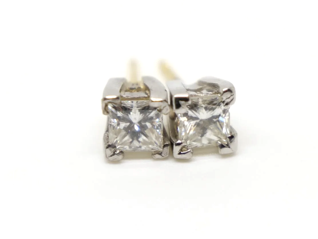 Super 18ct gold princess cut diamond stud earrings, each approximately 0.45ct (0.9ct total). With 18ct gold butterfly backs.