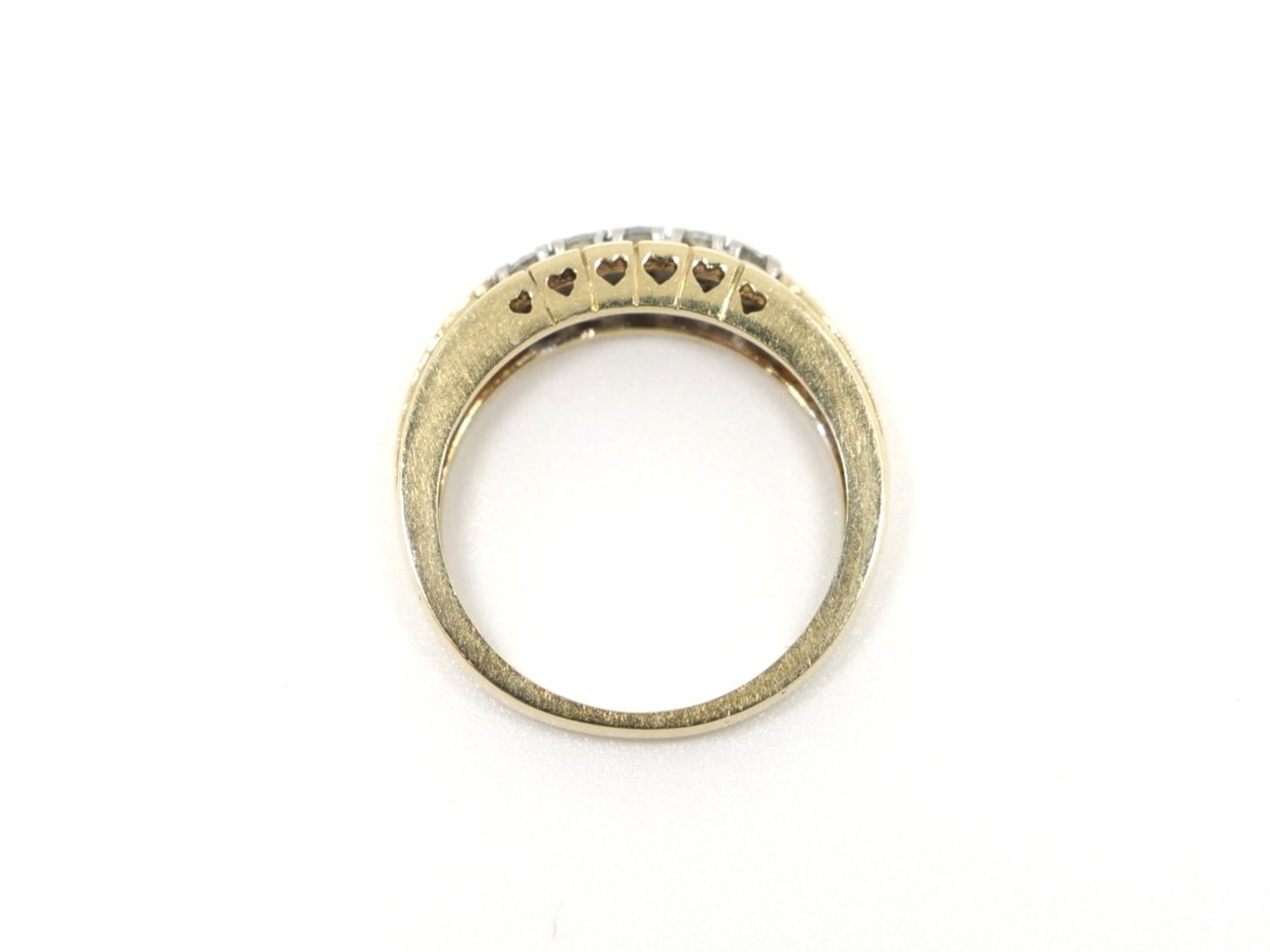 Vintage 9ct gold band design ring, set with five brilliant cut diamonds totalling approximately 0.2cts.