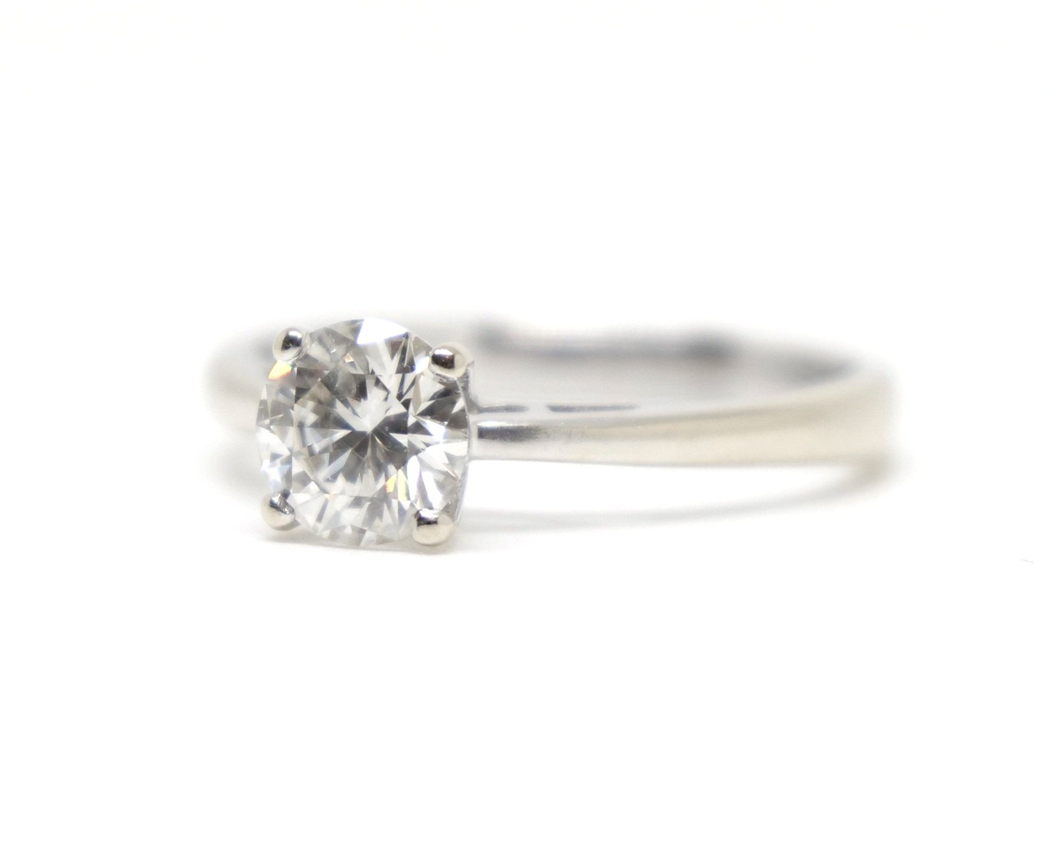 Classic 18ct gold diamond solitaire ring, set with a beautiful brilliant cut diamond of approximately 1ct.
