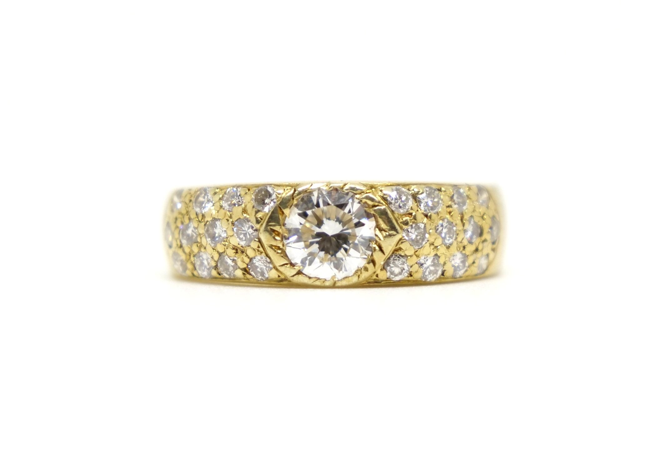 Stunning vintage 18ct gold diamond band ring, set with a super half carat central brilliant cut diamond, with further diamonds set into each shoulder.