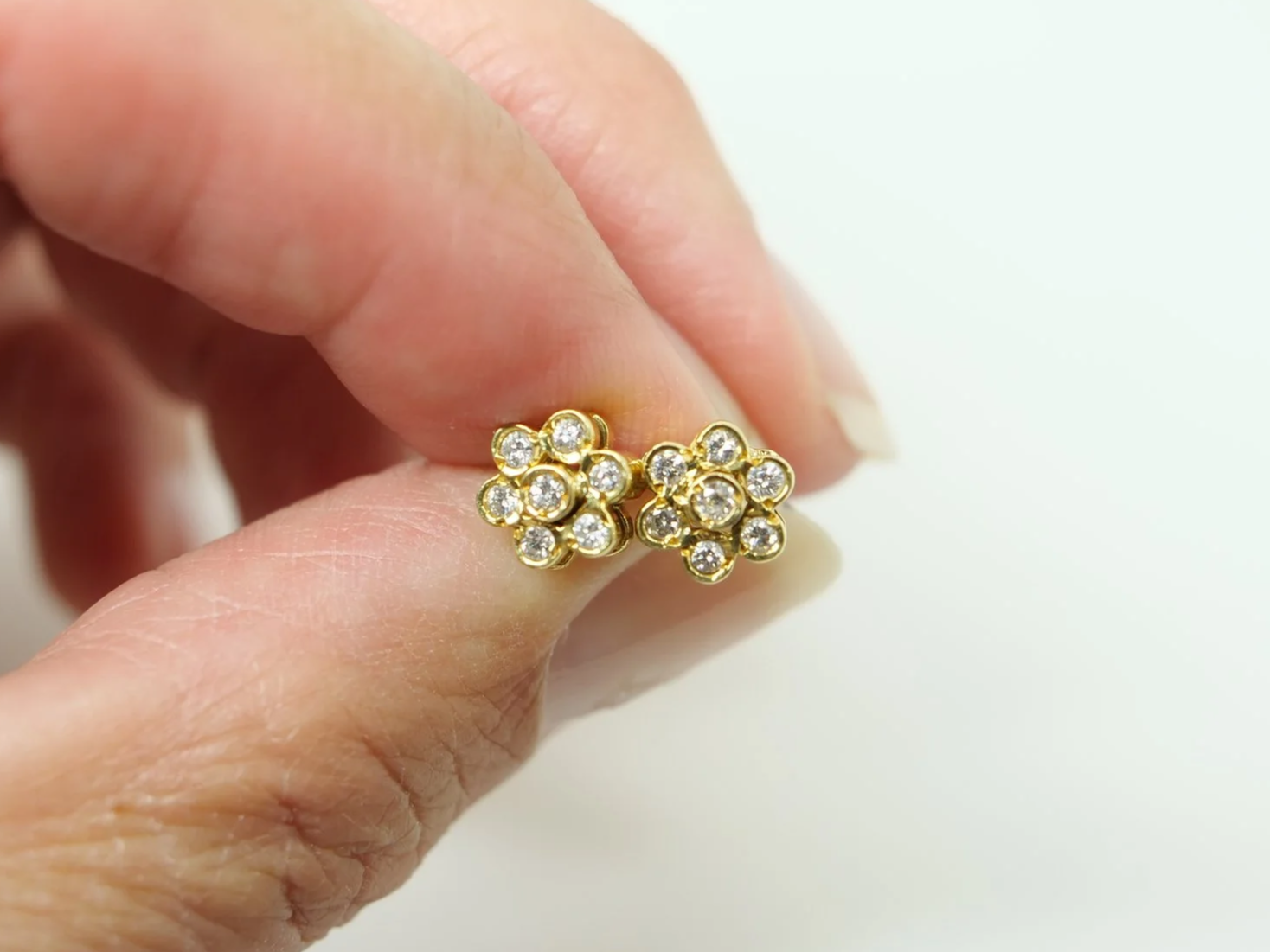 18ct yellow gold diamond flower cluster stud earrings