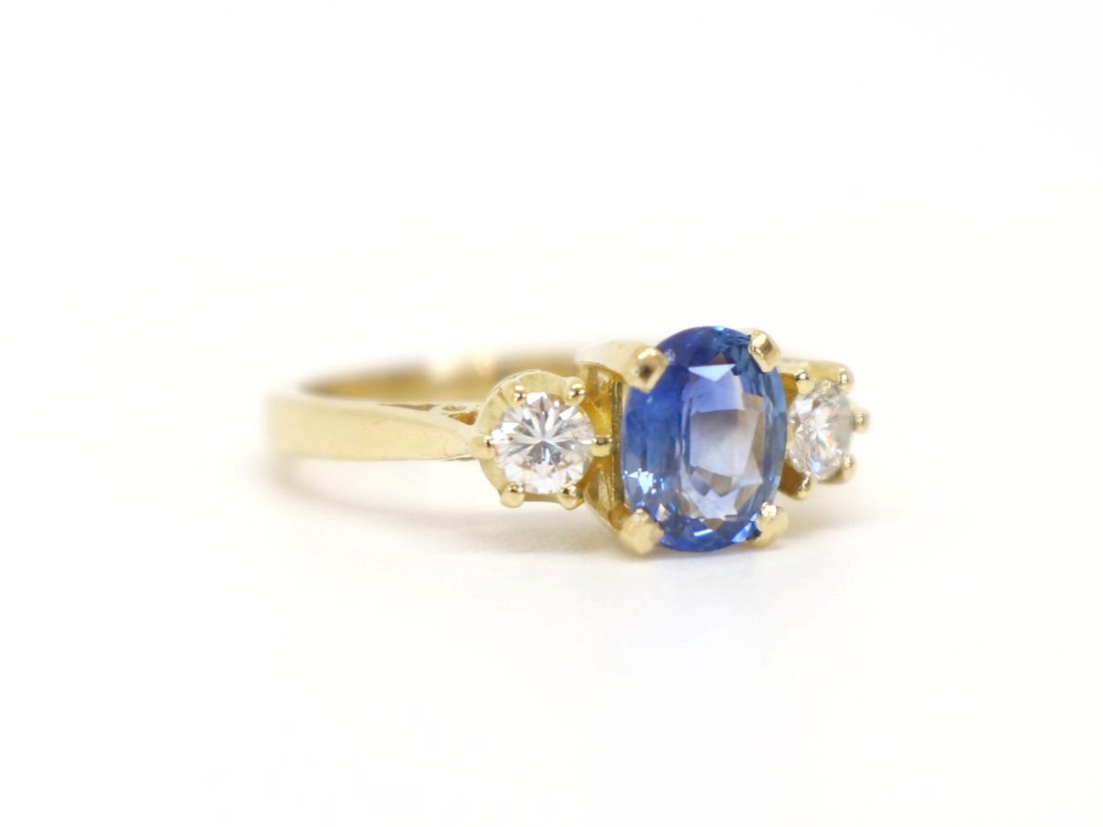 Lovely vintage 18ct gold sapphire and diamond trilogy ring, set with a 1ct oval cut emerald and with a brilliant cut diamond to each side.