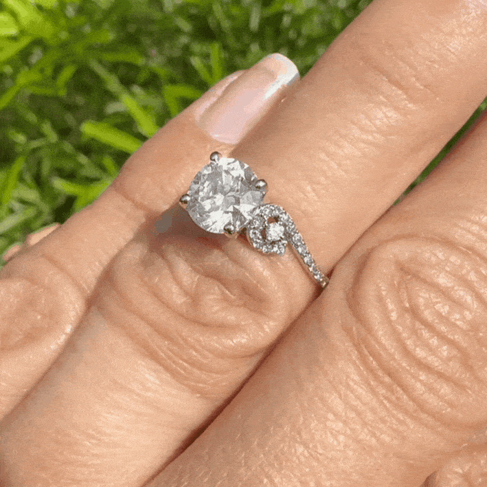 18ct gold diamond solitaire ring, 1.38ct central brilliant cut diamond with diamond set sides, UK size I