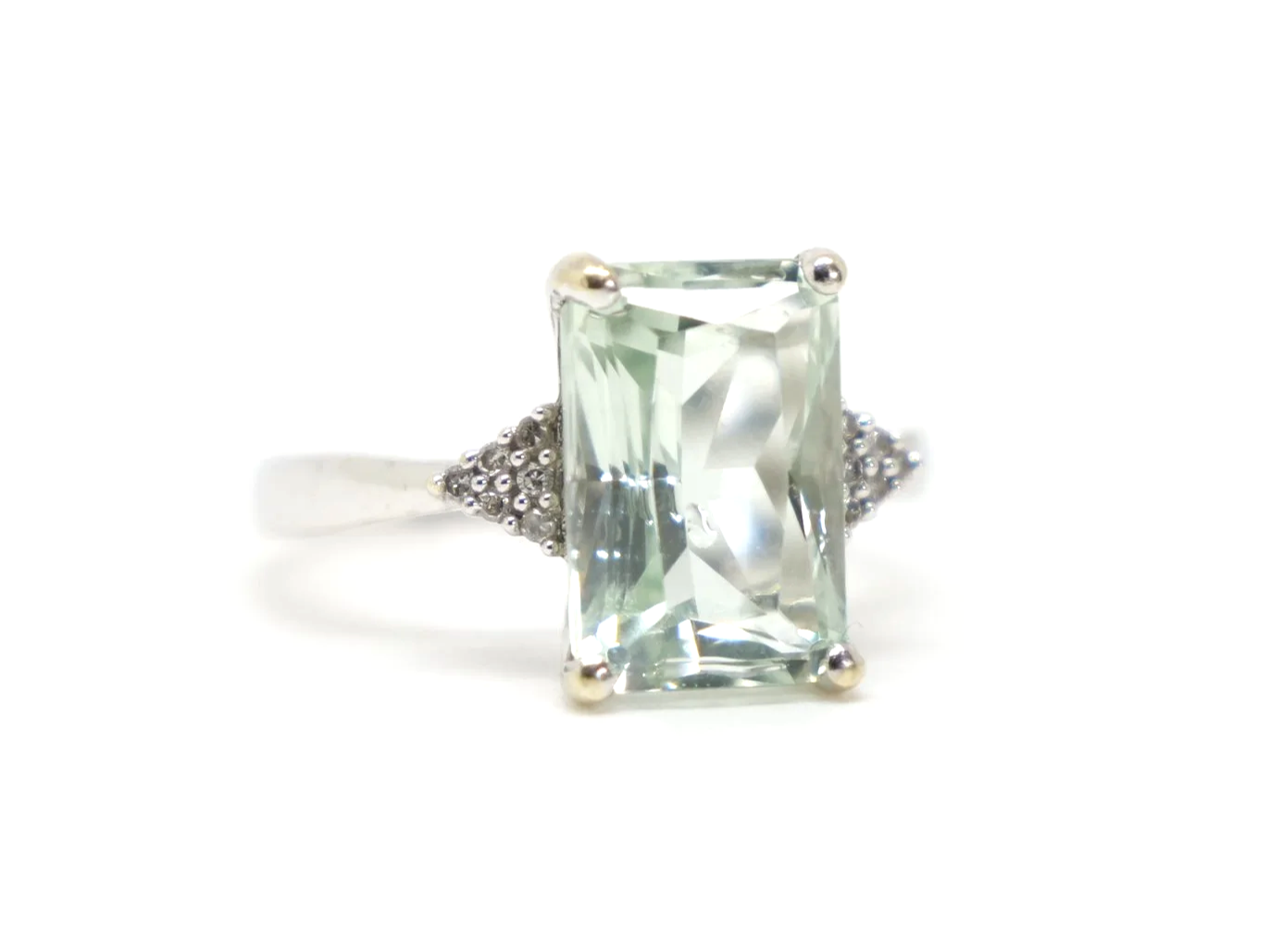 Lovely vintage 9ct gold cocktail ring set with a light green amethyst, with a cluster of small diamonds set to each shoulder.