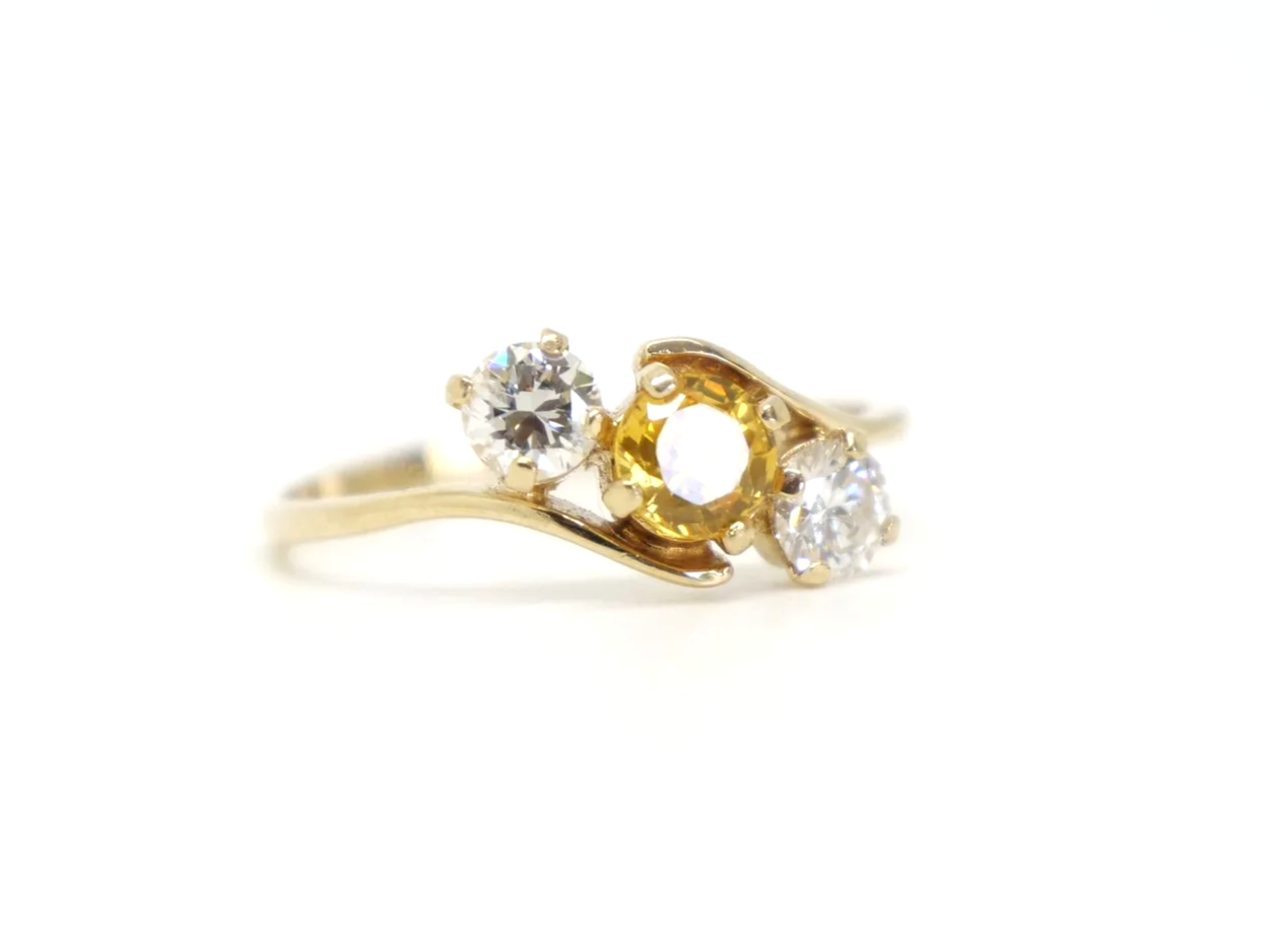 Lovely 14ct gold vintage twist design ring set with a yellow sapphire and two brilliant cut diamonds.