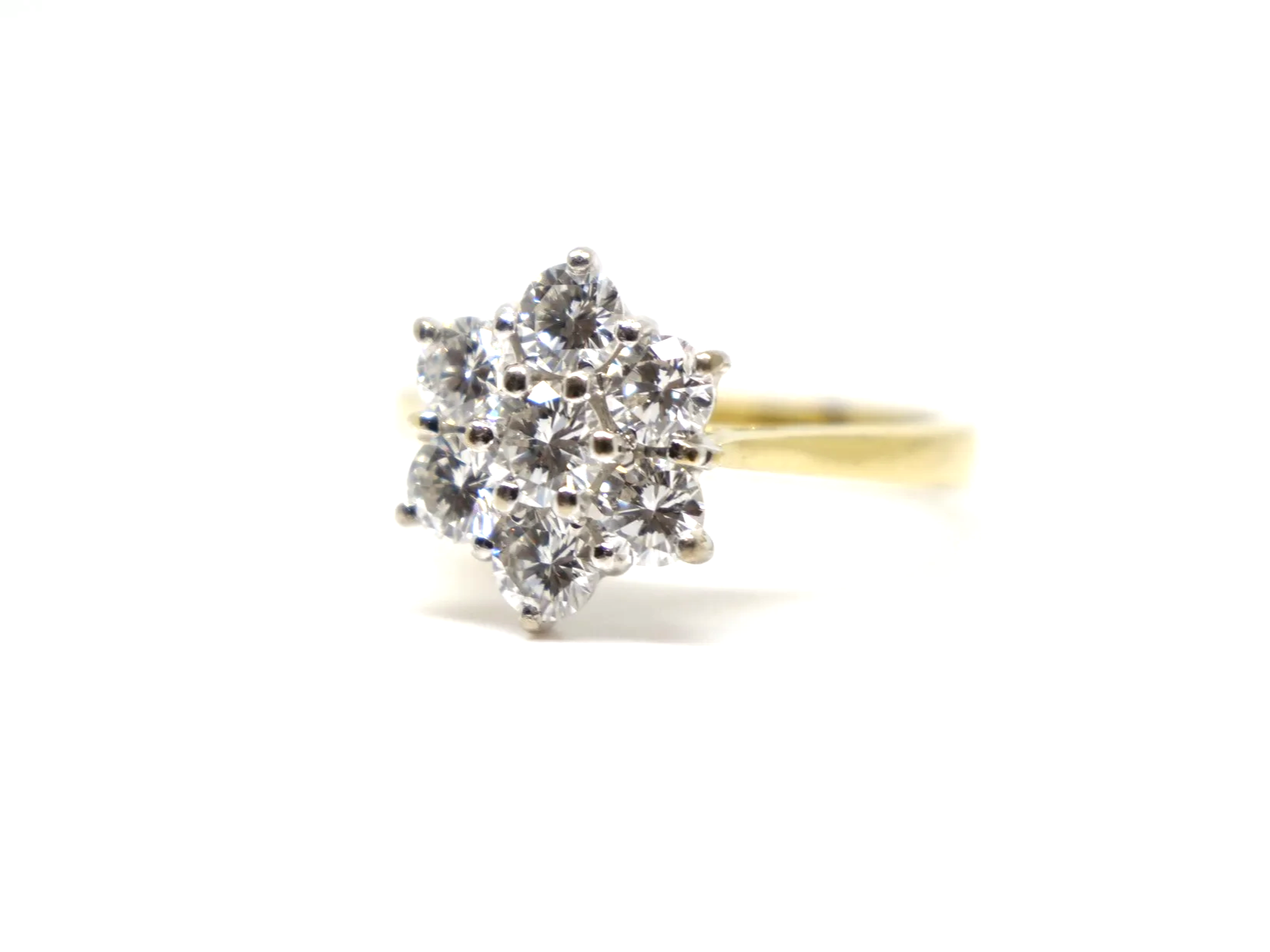 Stunning 18ct gold diamond daisy cluster ring