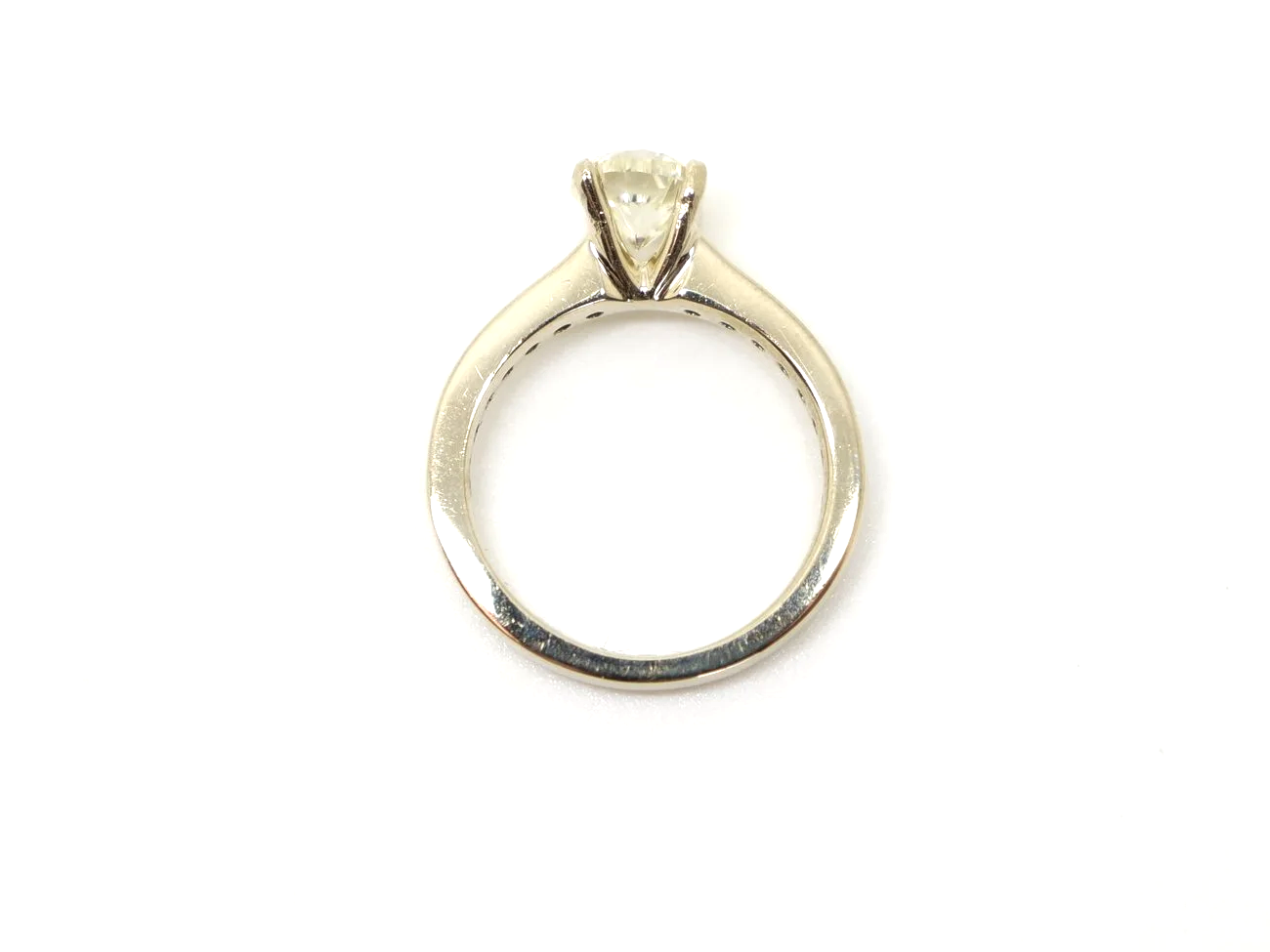 Very pretty contemporary 18ct gold 1ct diamond solitaire ring with diamond shoulders.