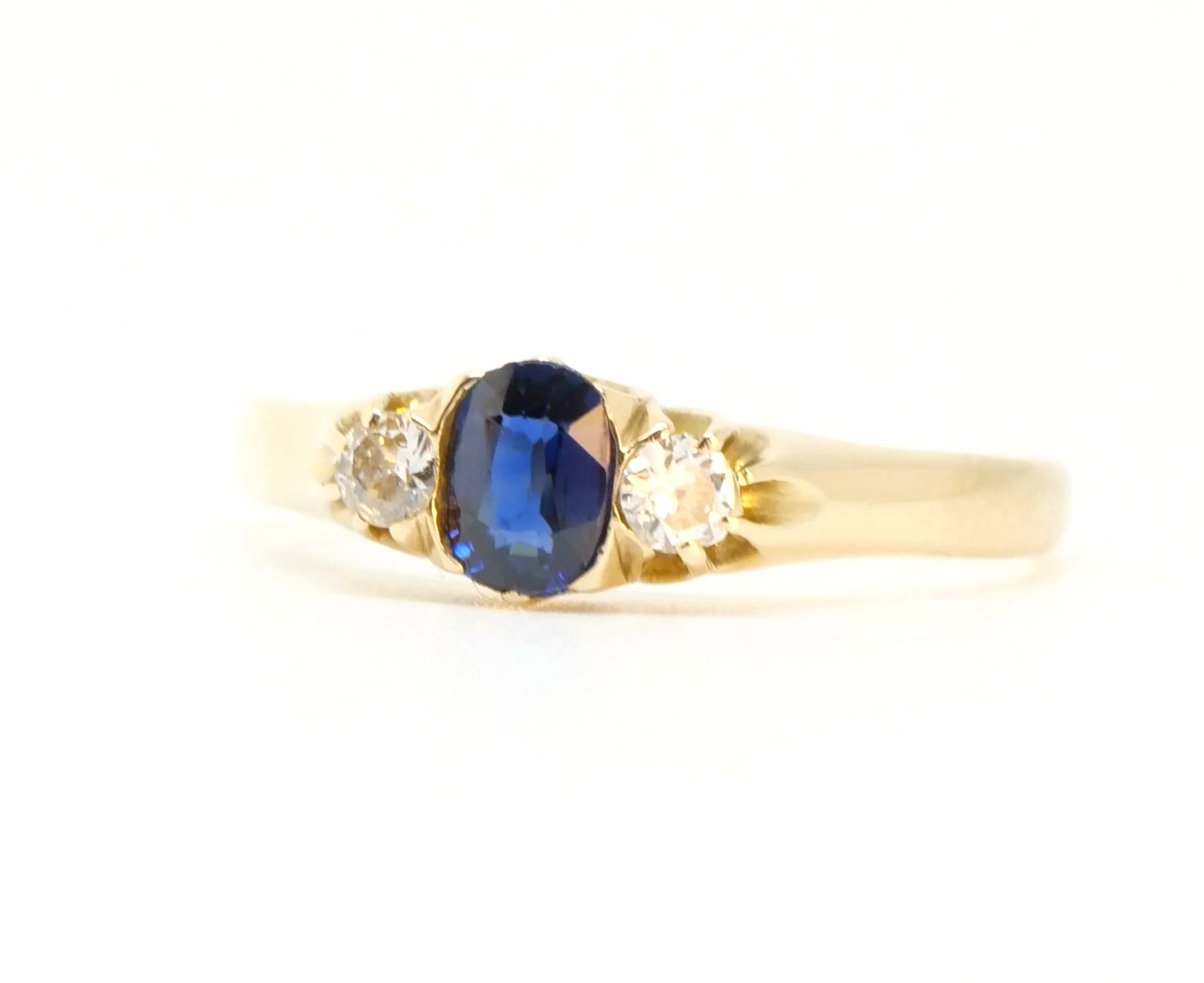 Vintage 18ct gold sapphire and diamond trilogy ring, set with a lovely blue sapphire with an old cut diamond to each side.