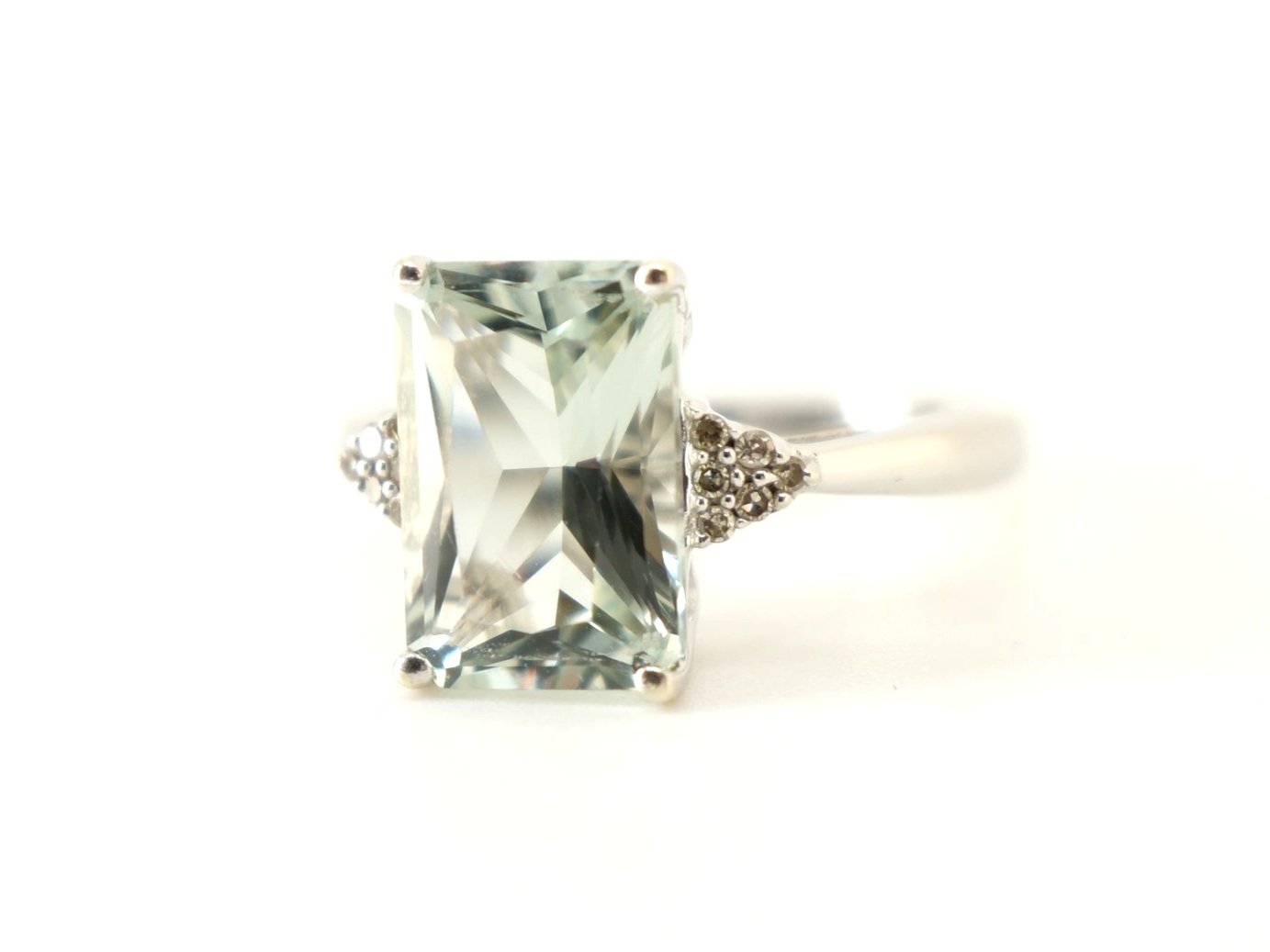 Lovely vintage 9ct gold cocktail ring set with a light green amethyst, with a cluster of small diamonds set to each shoulder.