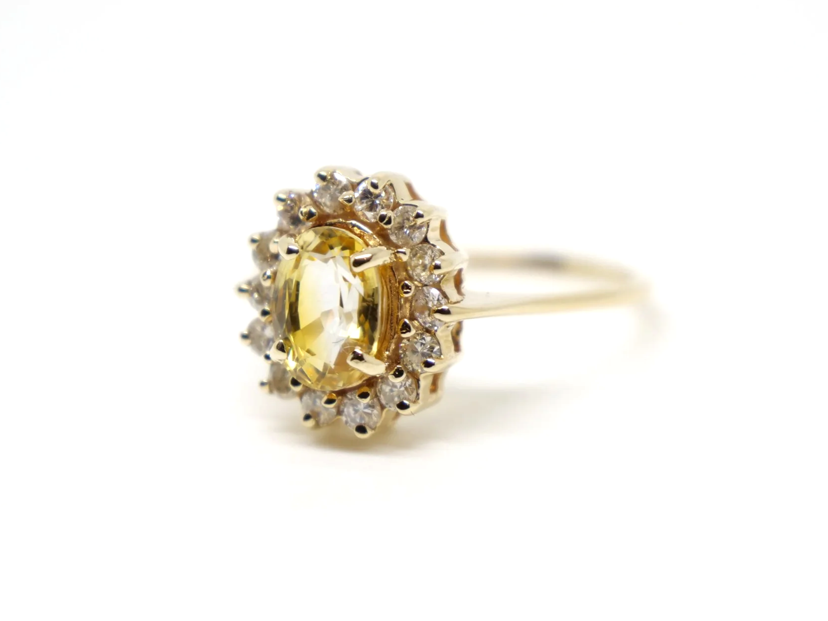 Beautiful 18ct gold yellow sapphire and diamond cluster ring, set with an oval cut yellow sapphire of approximately 2.1ct with a brilliant cut diamond surround.
