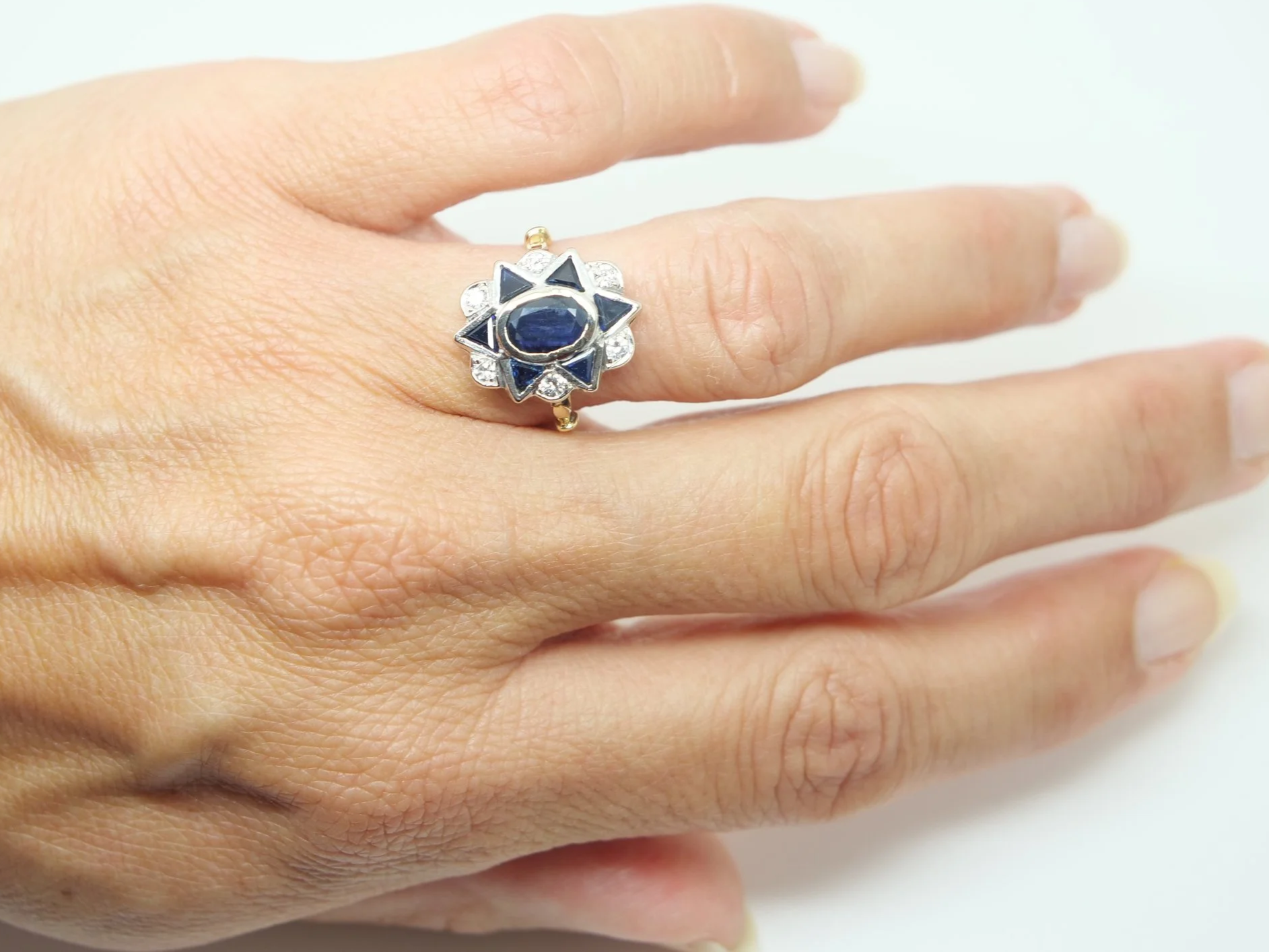 Wonderful vintage 18ct gold French ring, set with a lovely dark blue oval cut sapphire, with further trilliant cut sapphires and diamonds in this fab star design.