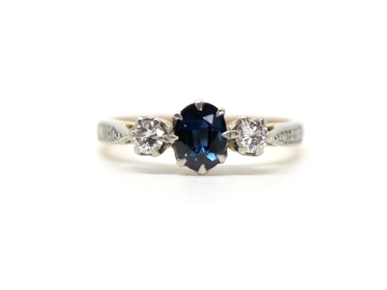 Super vintage 18ct gold sapphire and diamond trilogy ring, set with a central oval cut sapphire, woth a diamond to each side. Further diamonds to each shoulder.