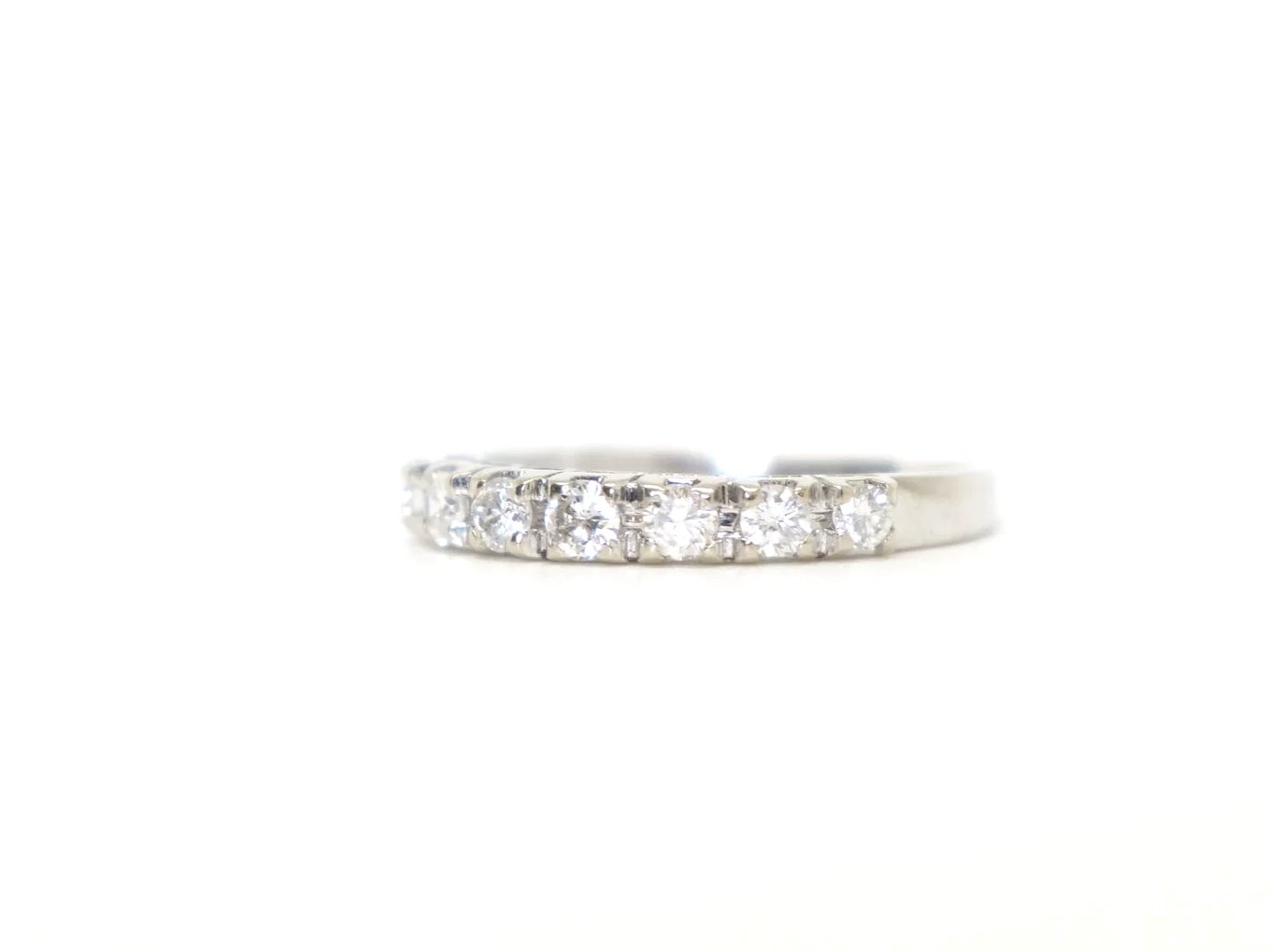 18ct white gold diamond half eternity ring, row of round brilliant cut diamonds, UK size L