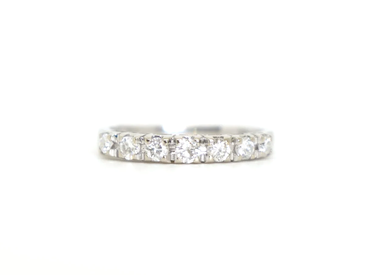 18ct white gold diamond half eternity ring, row of round brilliant cut diamonds, UK size L