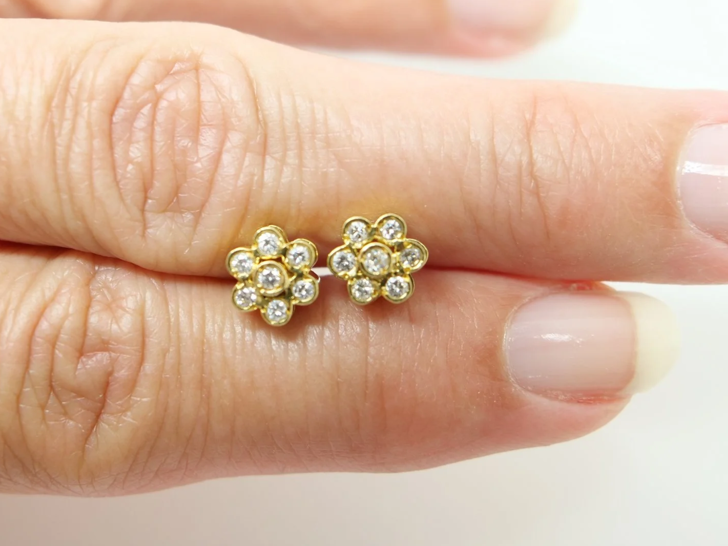 18ct yellow gold diamond flower cluster stud earrings
