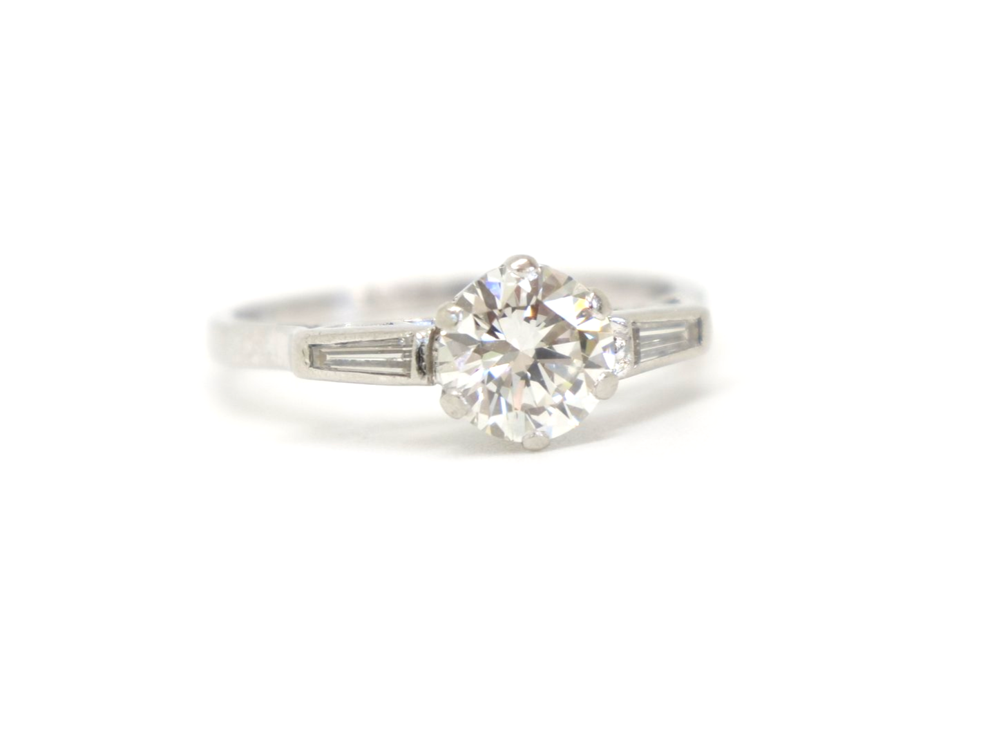 Stunning platinum Art Deco diamond solitaire ring, set with a gorgeous central brilliant cut diamond, with a baguette cut diamond to each side. Approximately 1.25cts total diamonds.