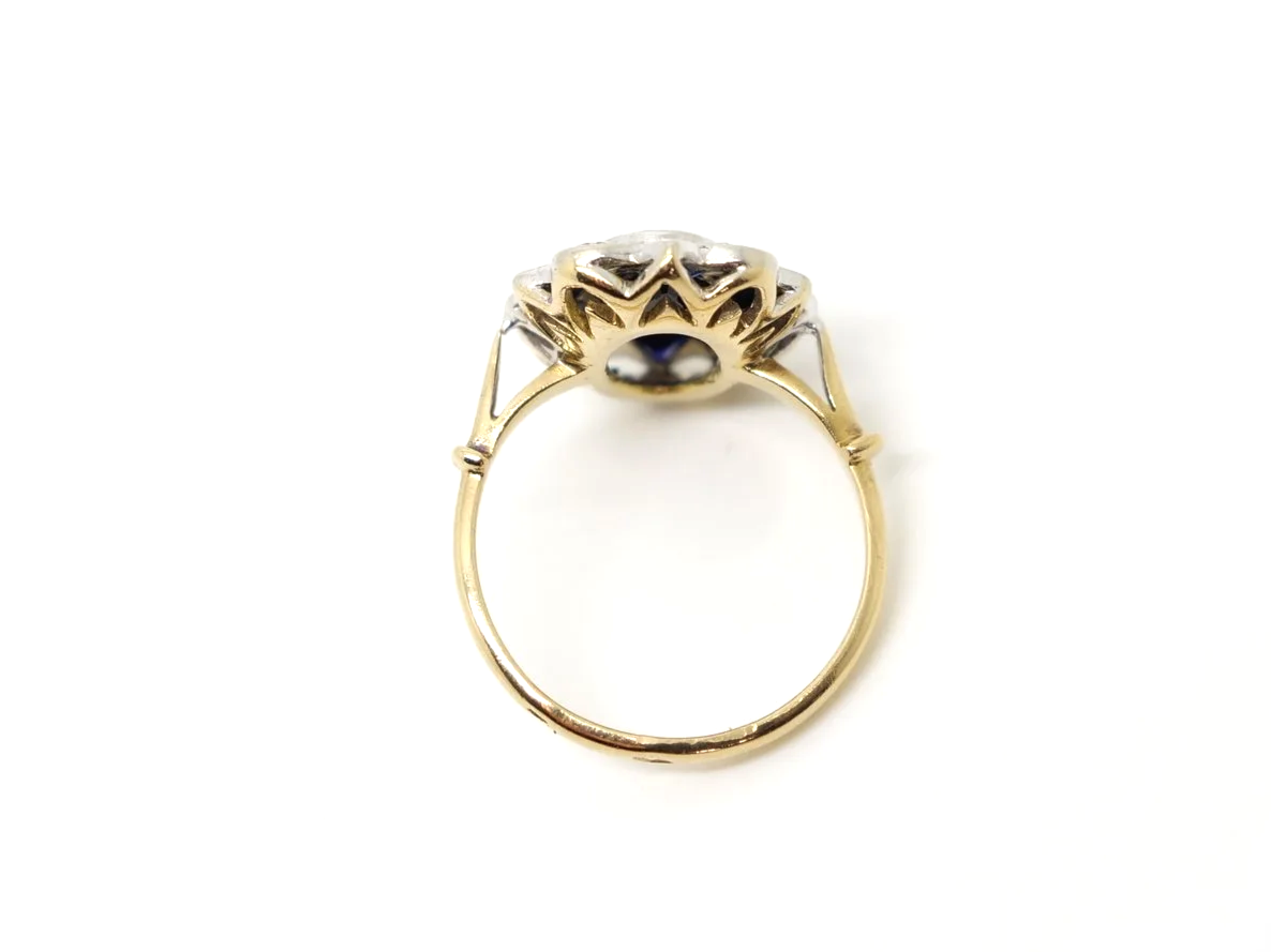 Wonderful vintage 18ct gold French ring, set with a lovely dark blue oval cut sapphire, with further trilliant cut sapphires and diamonds in this fab star design.