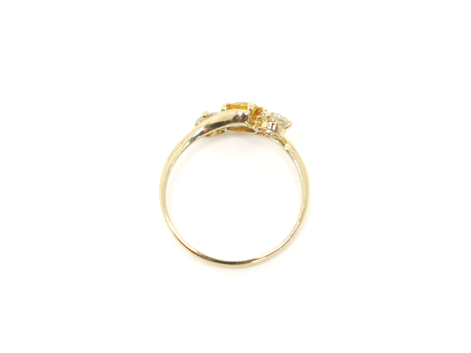 Lovely 14ct gold vintage twist design ring set with a yellow sapphire and two brilliant cut diamonds.