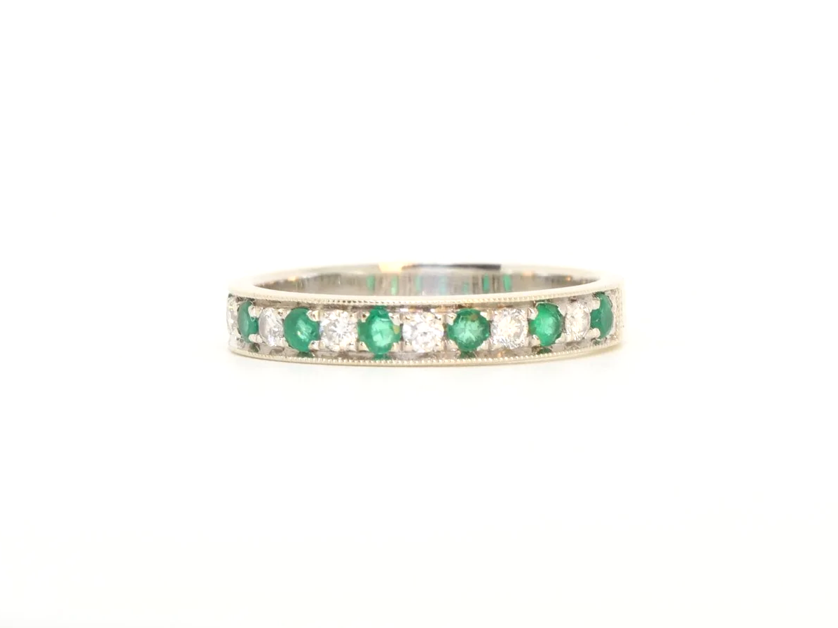 Very pretty 18ct gold emerald and diamond half eternity ring, set with seven emeralds and six diamonds.