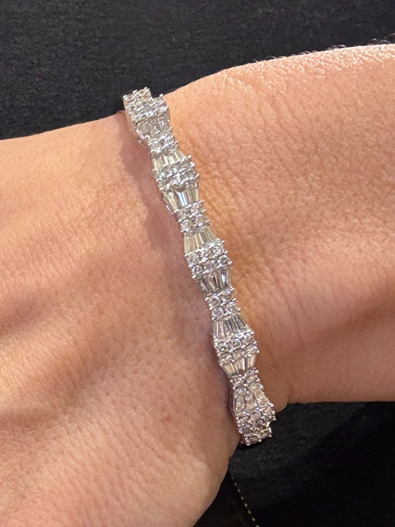 Show stopping contemporary 14ct white gold bangle, set with approximately 2.5cts of brilliant cut and baguette cut diamonds in this fabulous geometric design.