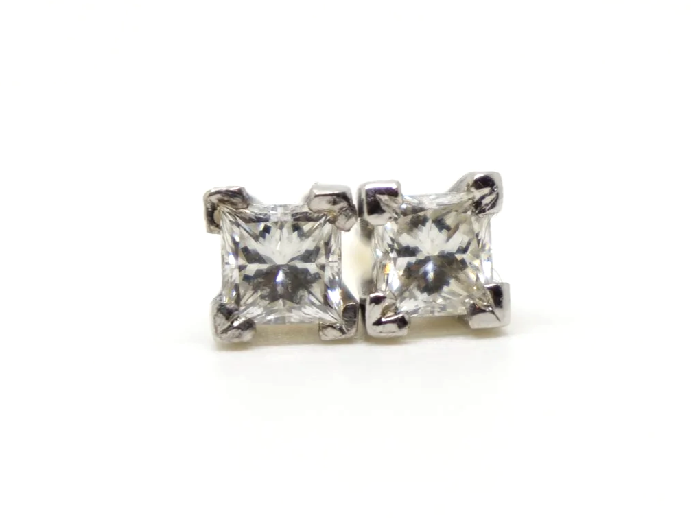 Super 18ct gold princess cut diamond stud earrings, each approximately 0.45ct (0.9ct total). With 18ct gold butterfly backs.