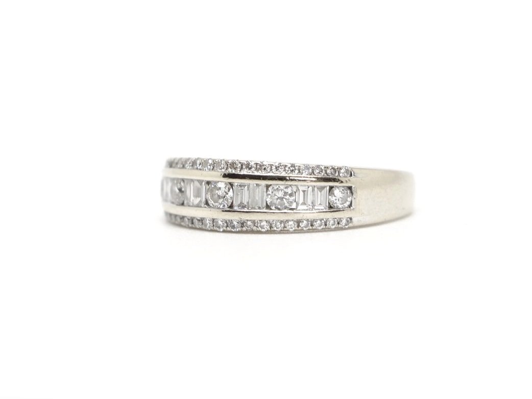 Unusual 18ct gold diamond half eternity ring, set with a mixture of brilliant and bagutte cut diamonds. Approximately 0.48ct diamonds overall.