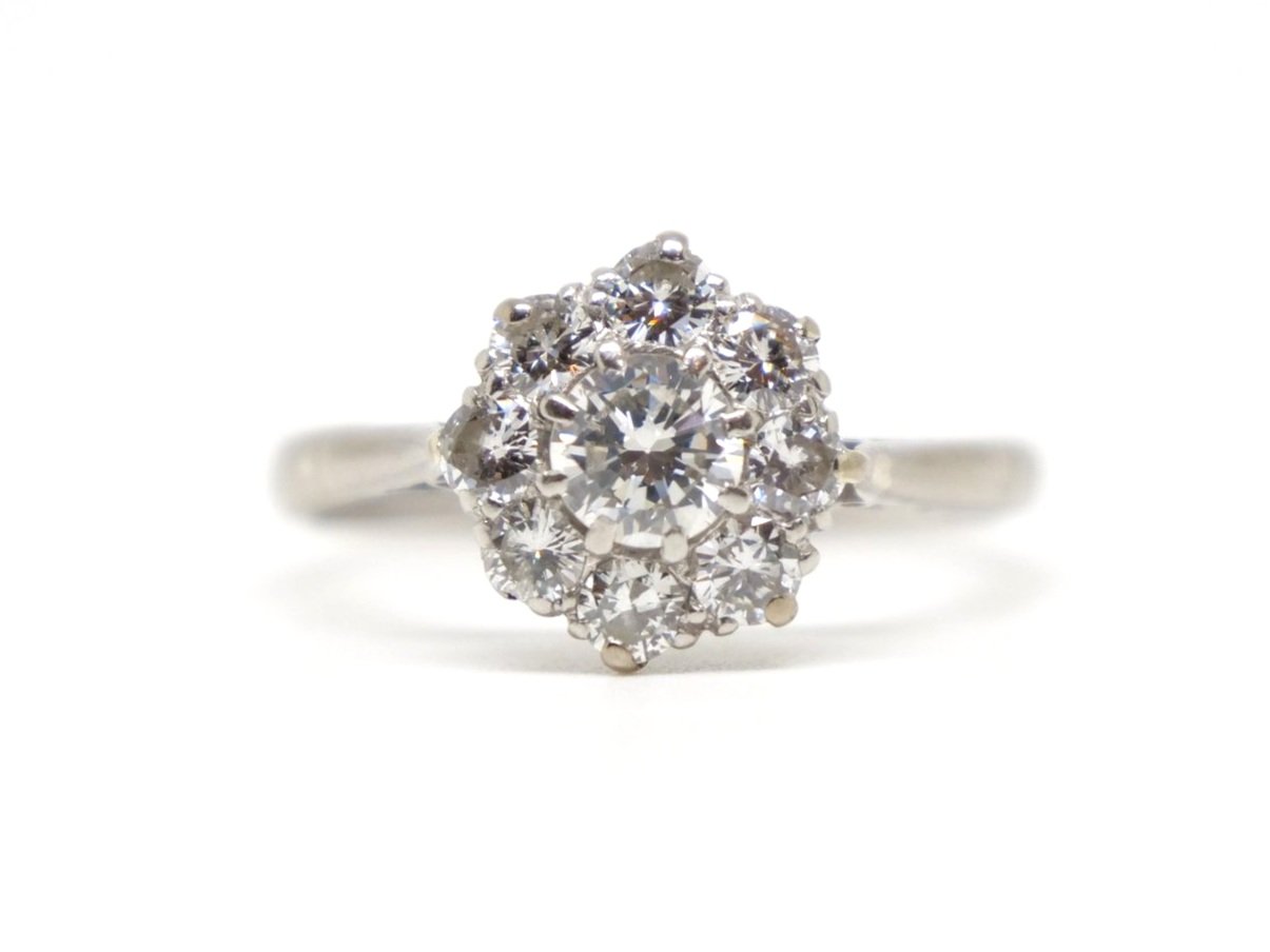 Very sparkly 18ct gold diamond daisy ring, set with a central brilliant cut diamond of approximately 0.5ct, with eight further brilliant cut diamonds. Total diamond weight approximately 1.1ct.