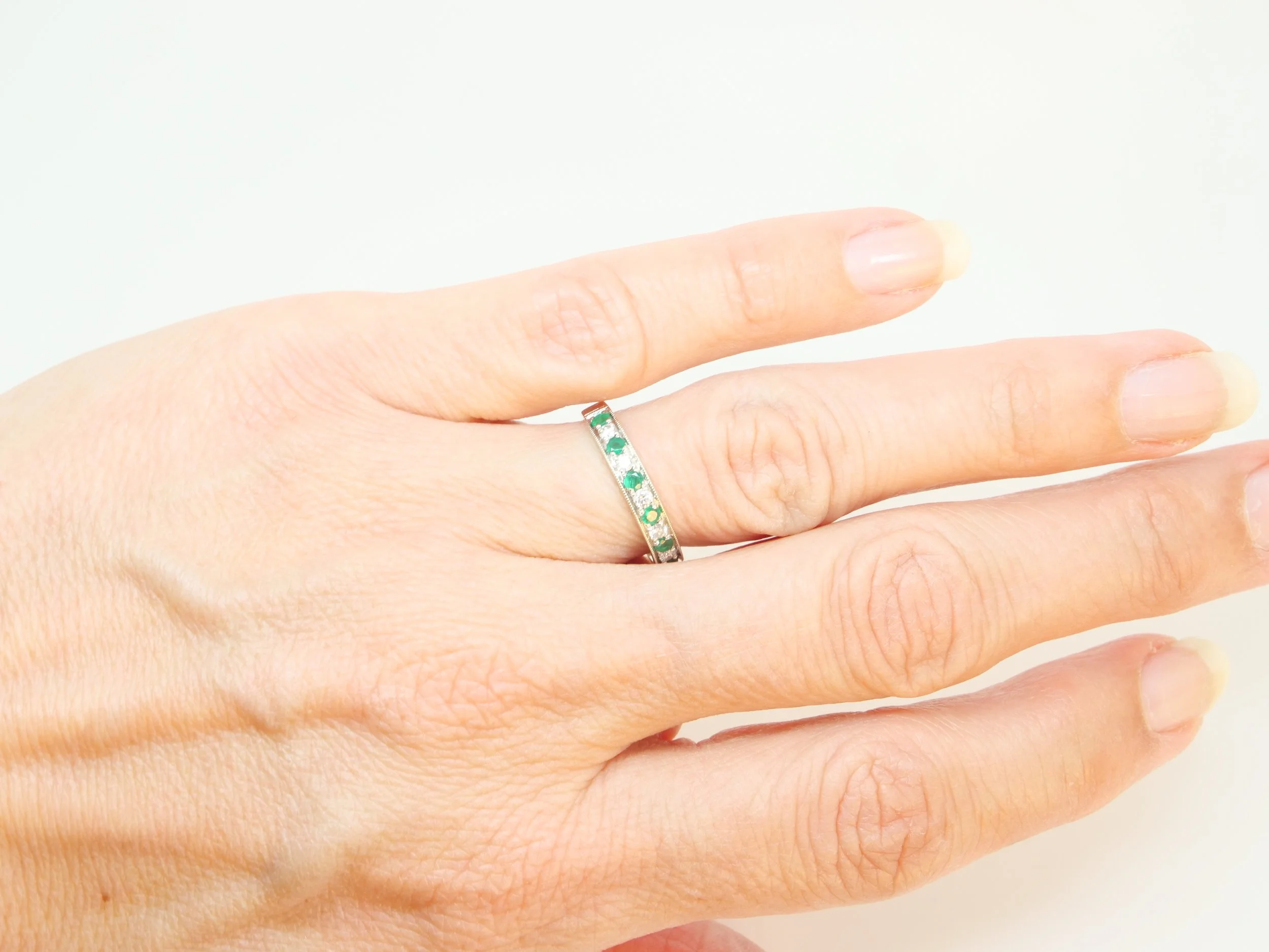 Very pretty 18ct gold emerald and diamond half eternity ring, set with seven emeralds and six diamonds.