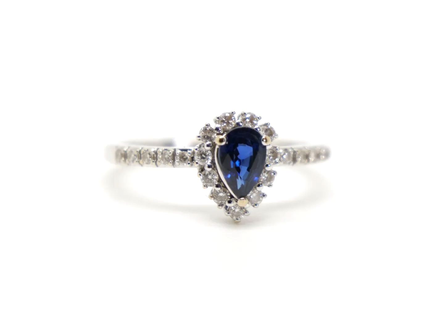Lovely contemporary 18ct gold pear cut sapphire and diamond ring, with further diamonds set into each shoulder.