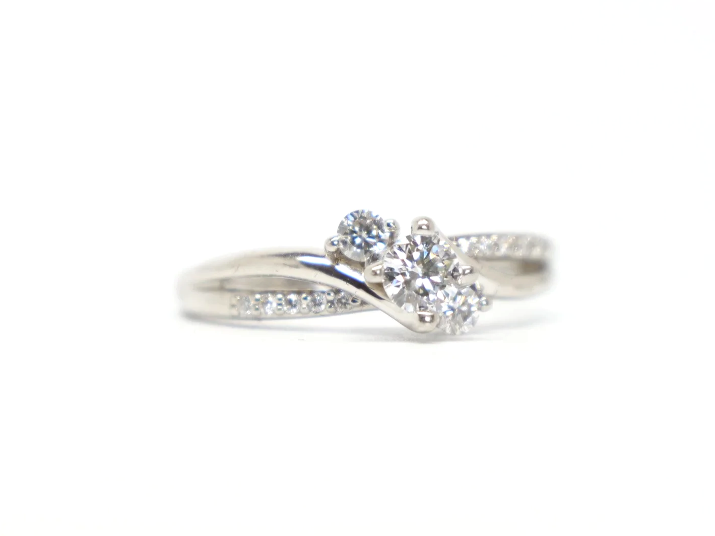 platinum diamond three-stone twist ring