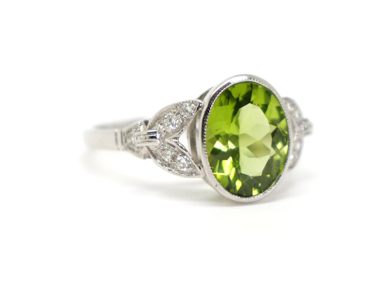 Lovely Art Deco style peridot and diamond ring, set with a centre oval cut peridot of approximately 2.5cts, with pretty diamond shoulders.