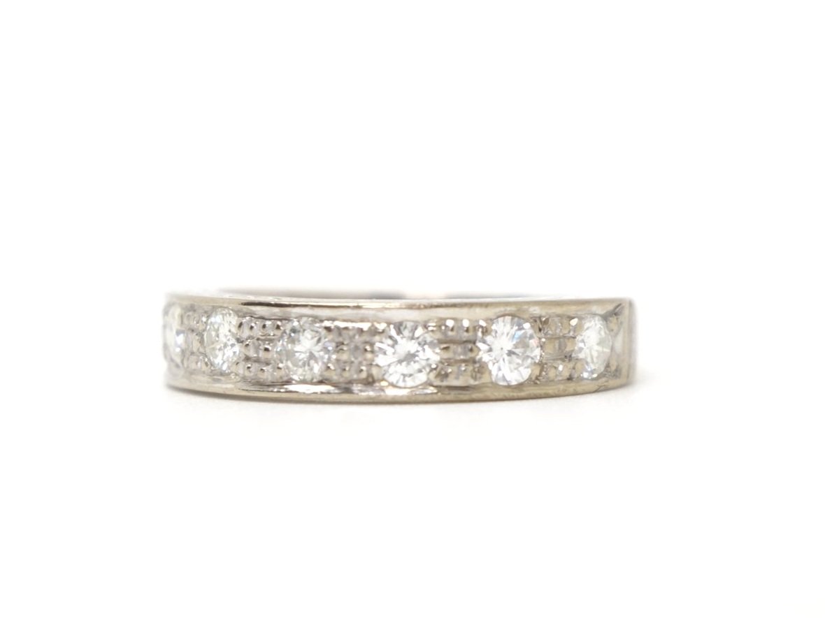 Lovely vintage 18ct gold diamond half eternity ring set with seven brilliant cut diamonds.