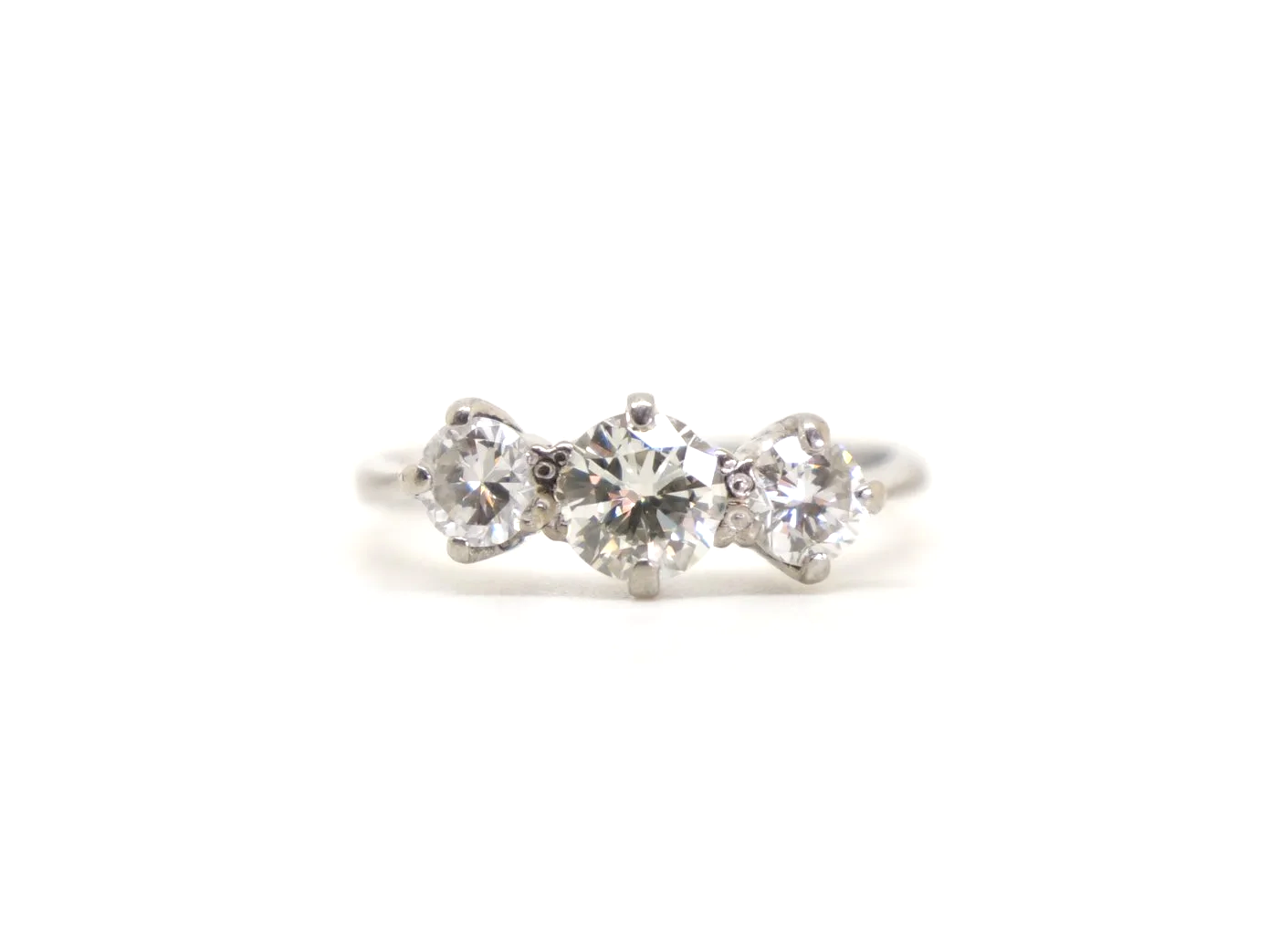 Classic vintage 18ct white gold diamond three-stone ring set with three round brilliant cut diamonds