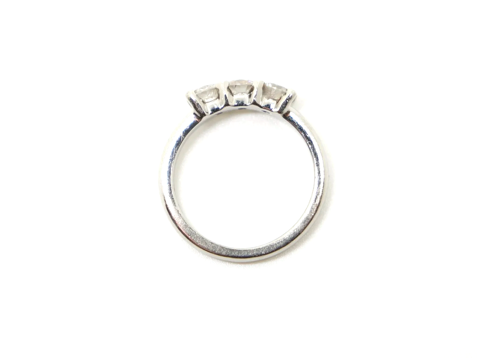 Platinum three stone 1ct diamond ring, three round brilliant cut diamonds in claw settings, hallmarked 2005, UK size K½