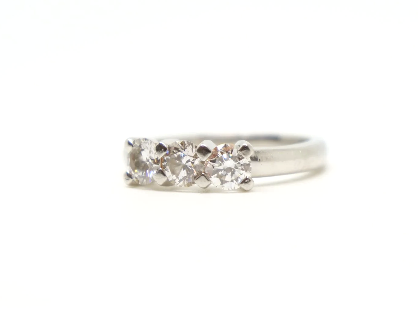 Platinum three stone 1ct diamond ring, three round brilliant cut diamonds in claw settings, hallmarked 2005, UK size K½