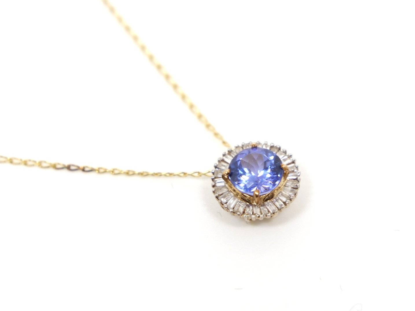 Very pretty contemporary 9ct gold tanzanite and diamond pendant and chain, set with a central round cut tanzanite and surrounded by baguette cut diamonds.
