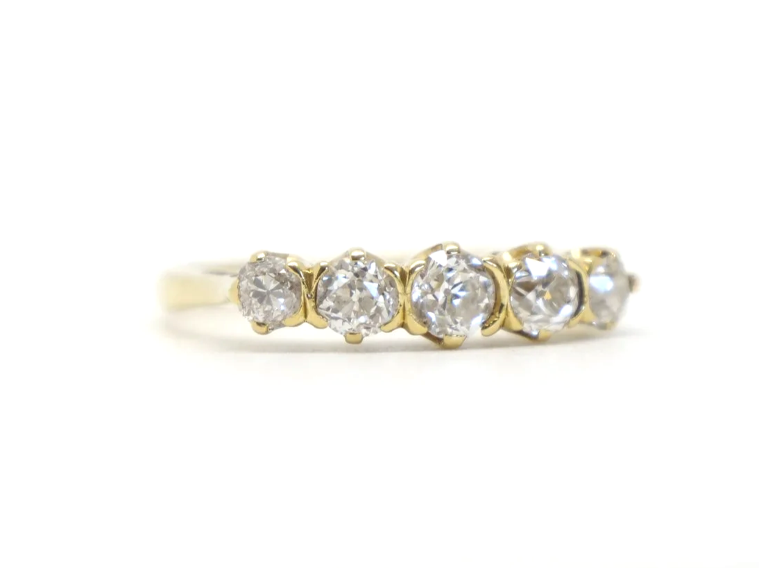 Fabulous 18ct gold vintage diamond five stone ring, set with five old cut diamonds with a total diamond weight of approximately 0.8ct.