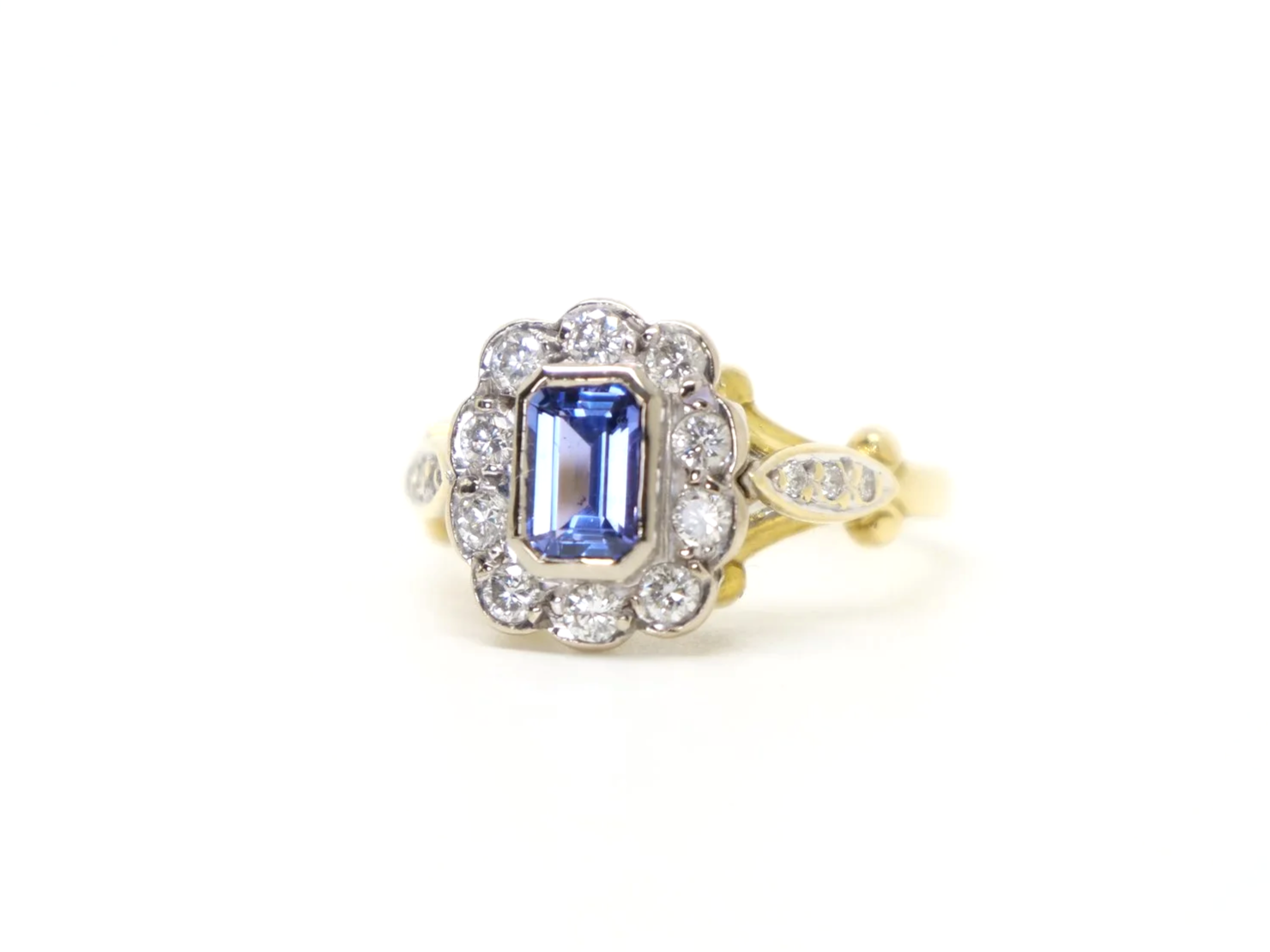 vintage 18ct gold sapphire and diamond cluster ring