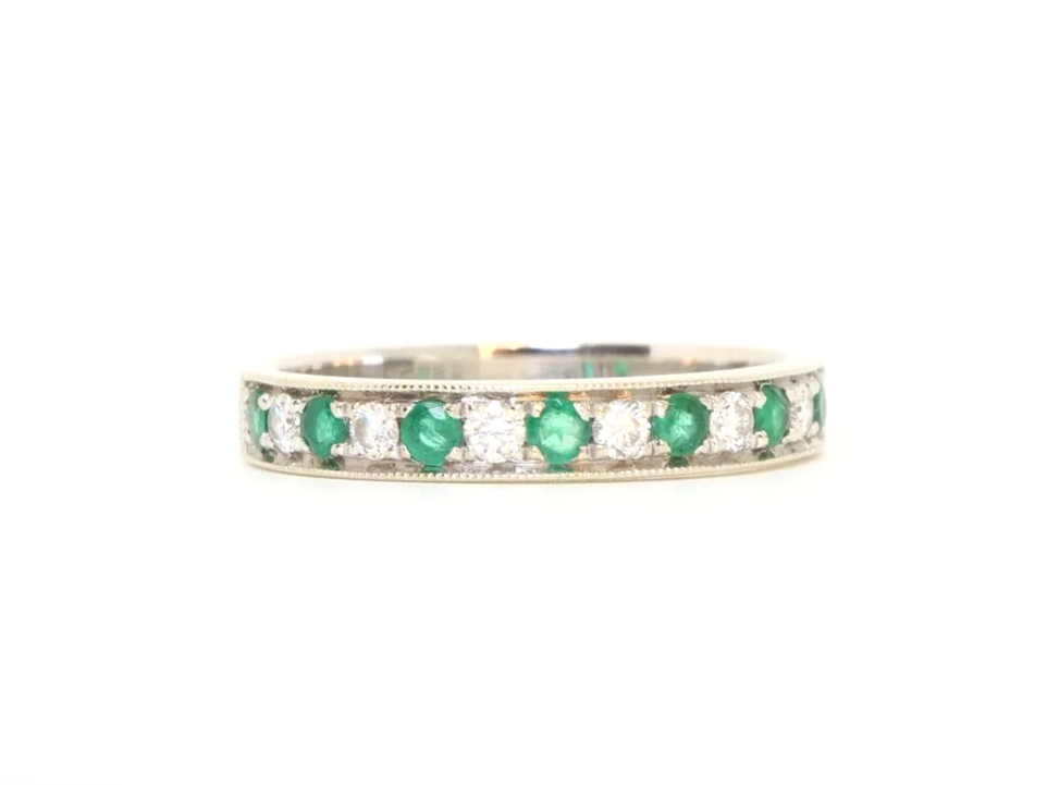 Very pretty 18ct gold emerald and diamond half eternity ring, set with seven emeralds and six diamonds.