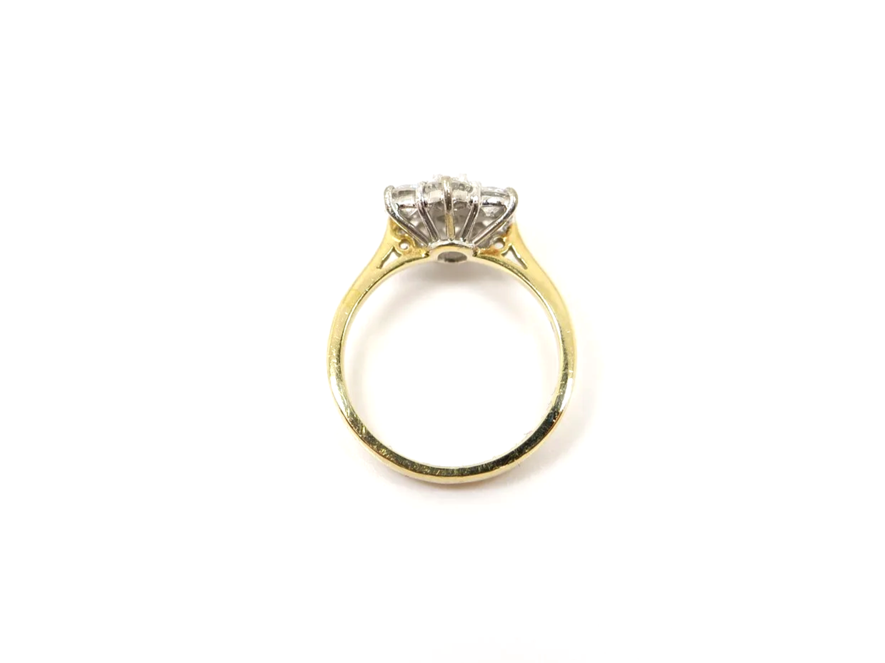 Stunning 18ct gold diamond daisy cluster ring